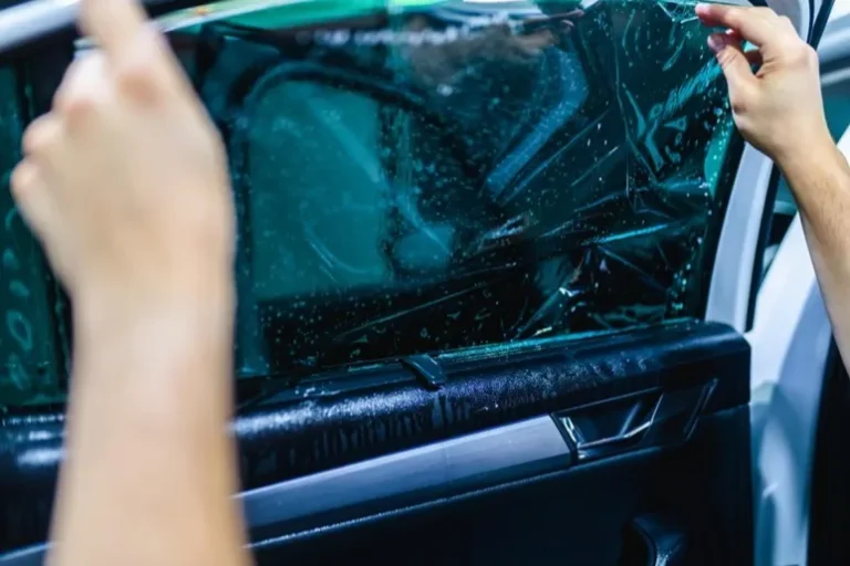 Kaca Film Mobil Terkelupas? Ini Penyebab dan Cara Mengatasinya